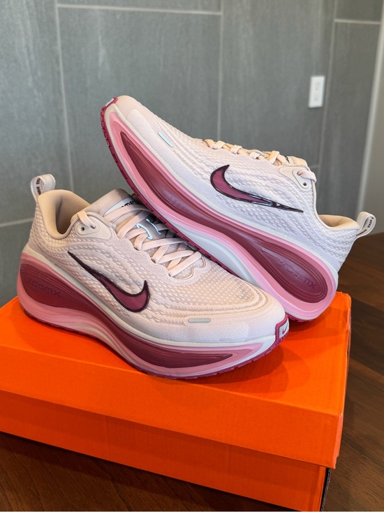 Nike Shoes - Women’s Nike Vomero Plus